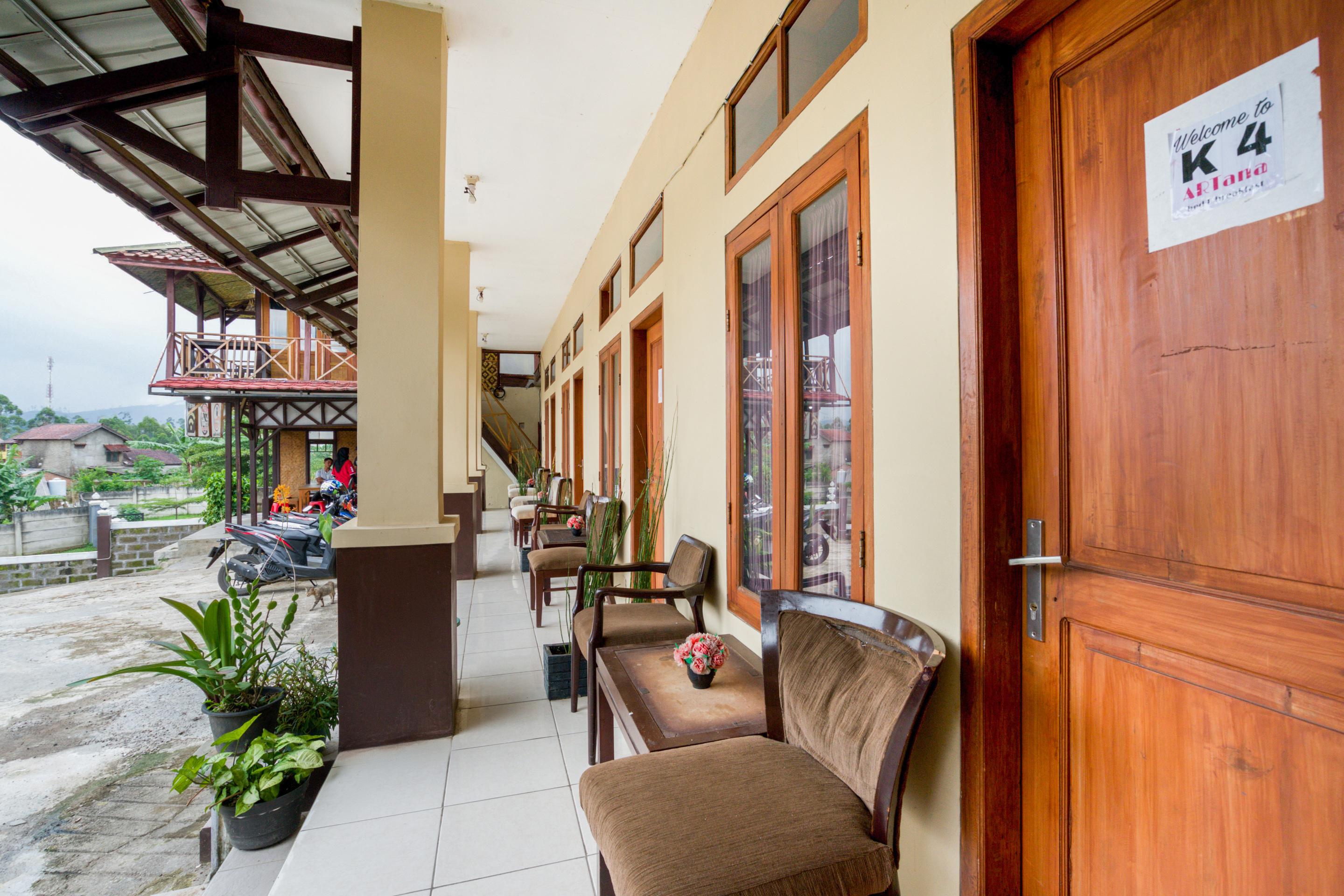 Super Oyo 2961 Artana Bed & Breakfast Palayangan Exterior photo