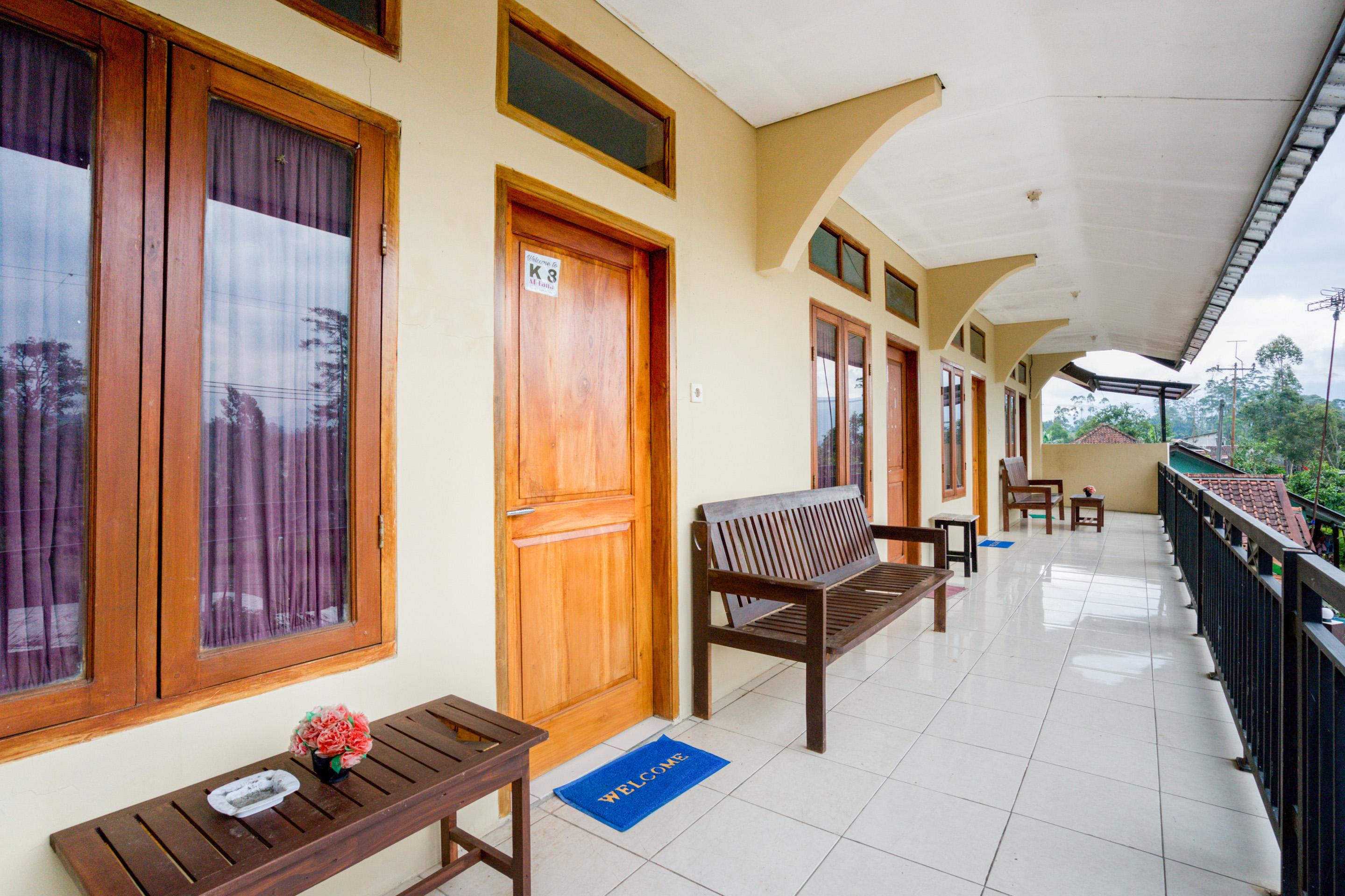 Super Oyo 2961 Artana Bed & Breakfast Palayangan Exterior photo